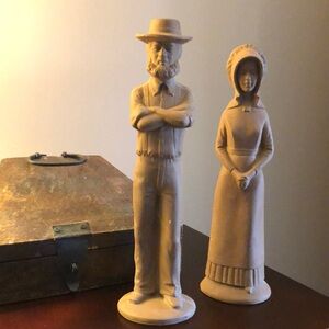 Vintage Amish Man & Woman Unpainted Resin